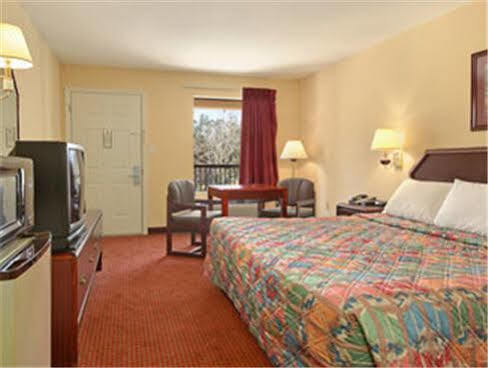 Days Inn By Wyndham Ocean Springs Extérieur photo